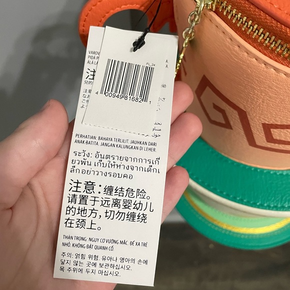 Lounge fly Disney Alice in Wonderland Tea Cup Purse - Picture 3 of 6